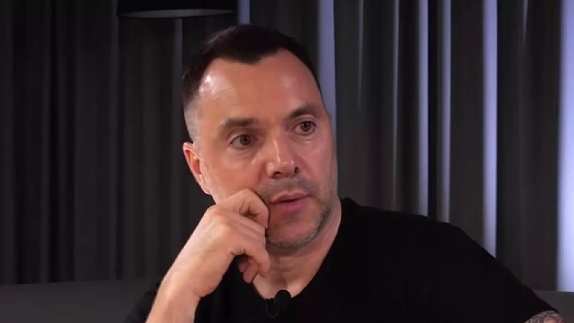 Арестович* сделал шокирующее признание о "своем проекте" Залужном 2d6004ab-7424-4768-9683-08930552c89f-67bcccf9