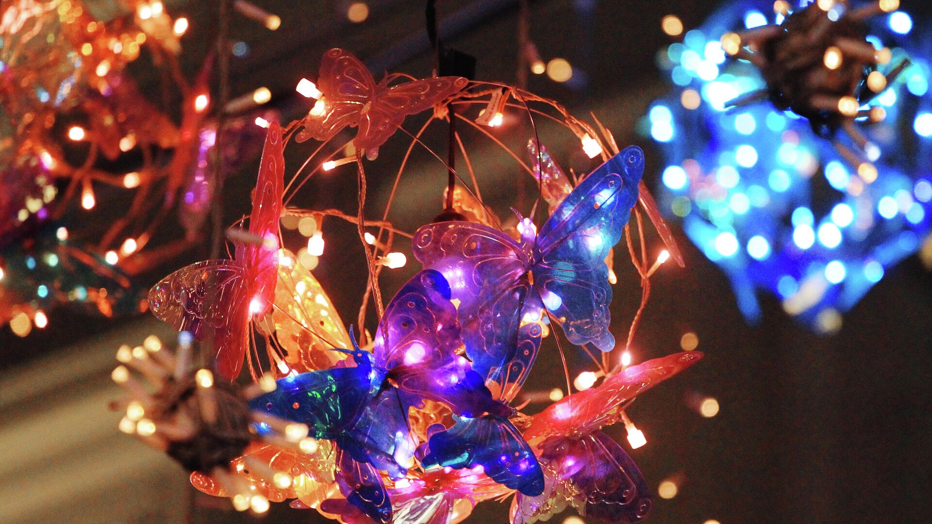 Новогоднее украшение подъезда: важные правила и рекомендации 64035f70-32e4-4323-9bf2-970b484f1869-67b2d1fb