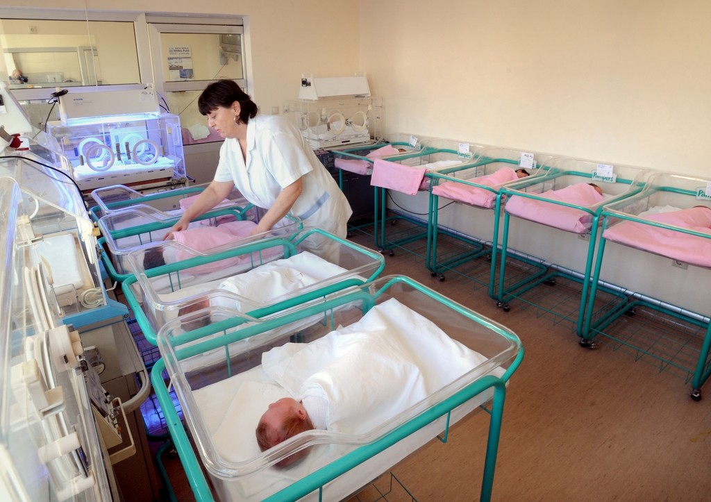 Демографический коллапс: 12 стран Европы оказались на грани вымирания 6b06a528-7cbf-42e5-ae11-f566f7813354-67bf4e2e