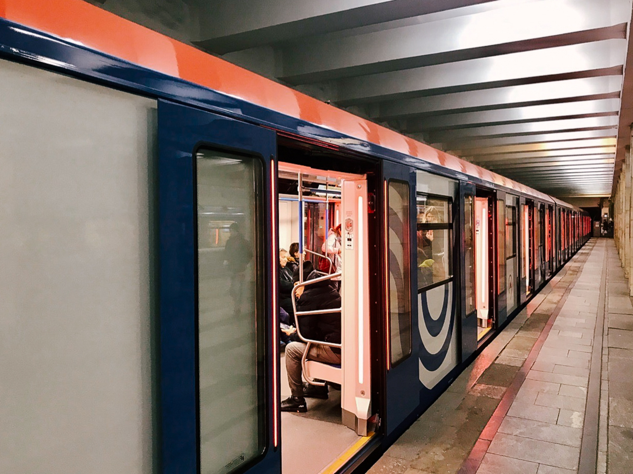 Трагический случай в петербургском метро призывает усилить меры безопасности b6be1943-e737-4d72-a604-6bfc93a955f9-67b712be
