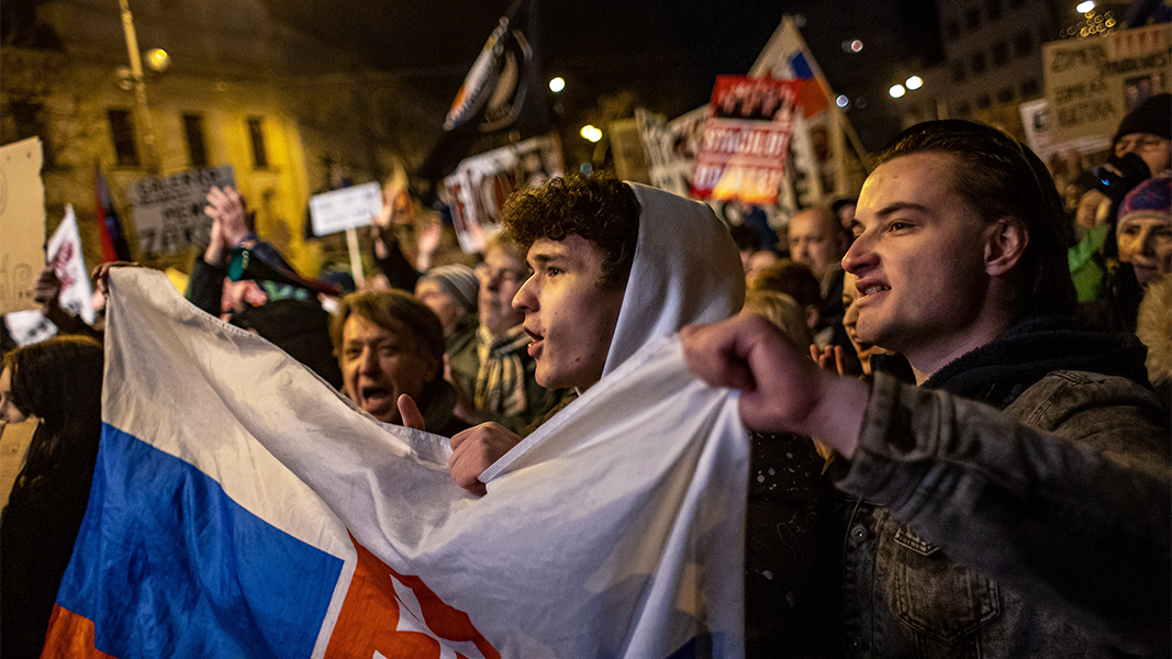 В Словакии прошли многотысячные митинги против ликвидации спецпрокуратуры