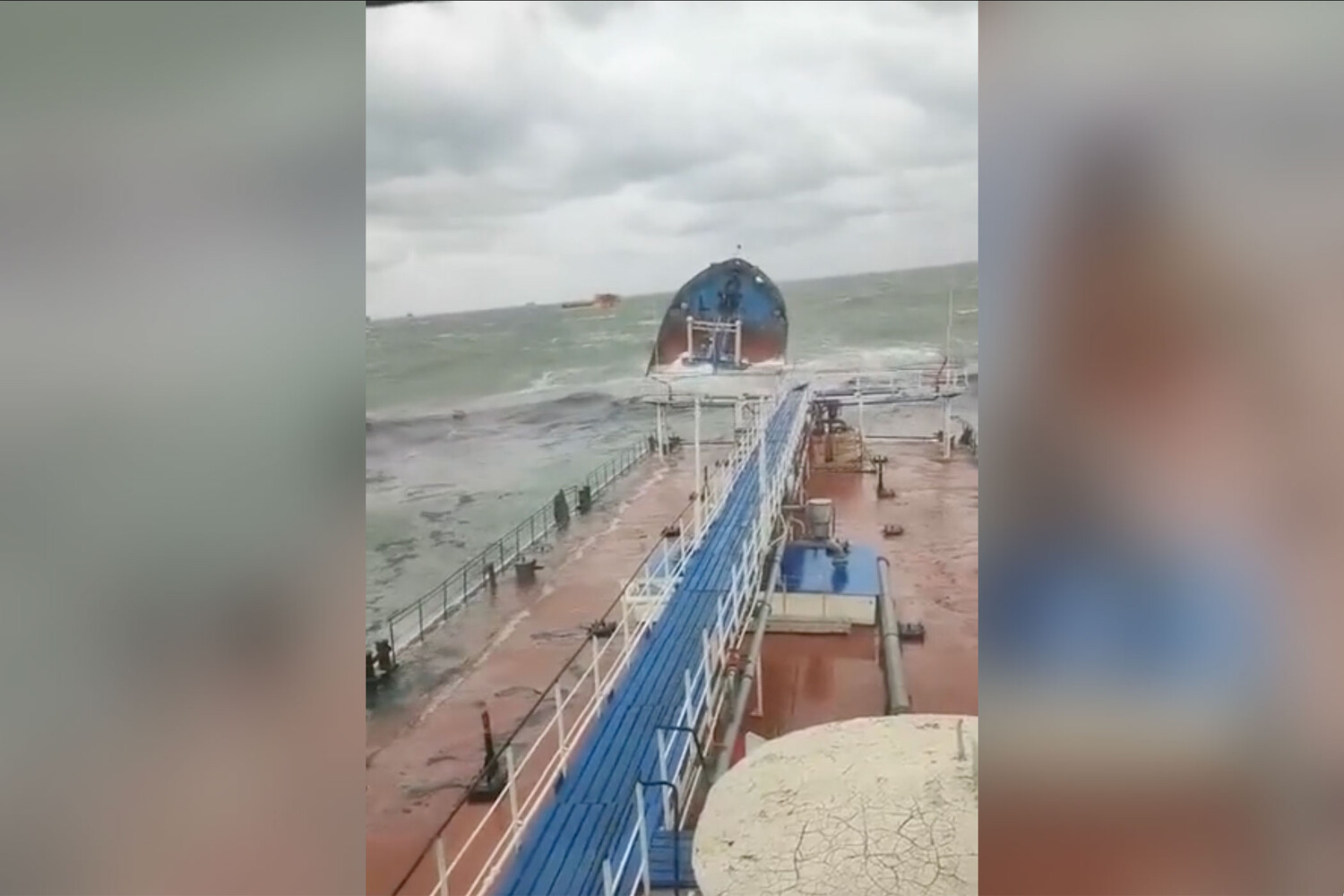 Успешная спасательная операция в Керченском проливе: экипажи танкеров в безопасности ec6c14b5-7e4d-4b5f-b7b5-f67012d086ad-67b1f80c