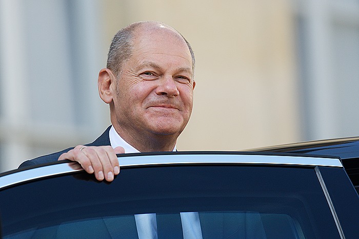 Германия готовится к выборам нового канцлера Vice-chancellor And Candidate Of The German SPD OLAF SCHOLTZ At The Elysee Palace In Paris