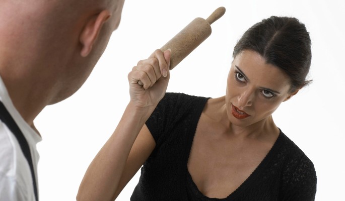 Почему супруги скандалят в новогоднюю ночь: безумные истории от врача и полицейского 