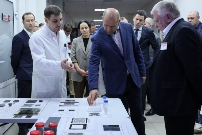 Визит полпреда президента в Уральское отделение РАН открывает новые перспективы 7d036ae4-3f8f-4cf4-a647-5cb53e7b78ae-67dda2d5