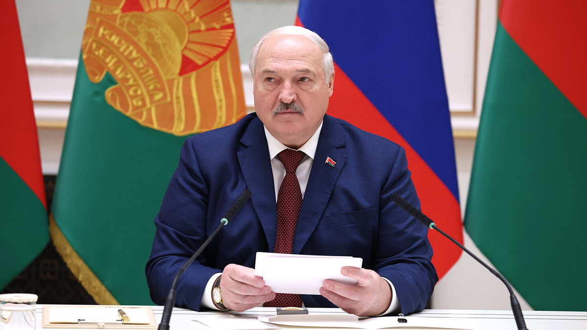 «Как к детям отношусь»: Лукашенко трогательно рассказал о своей собаке