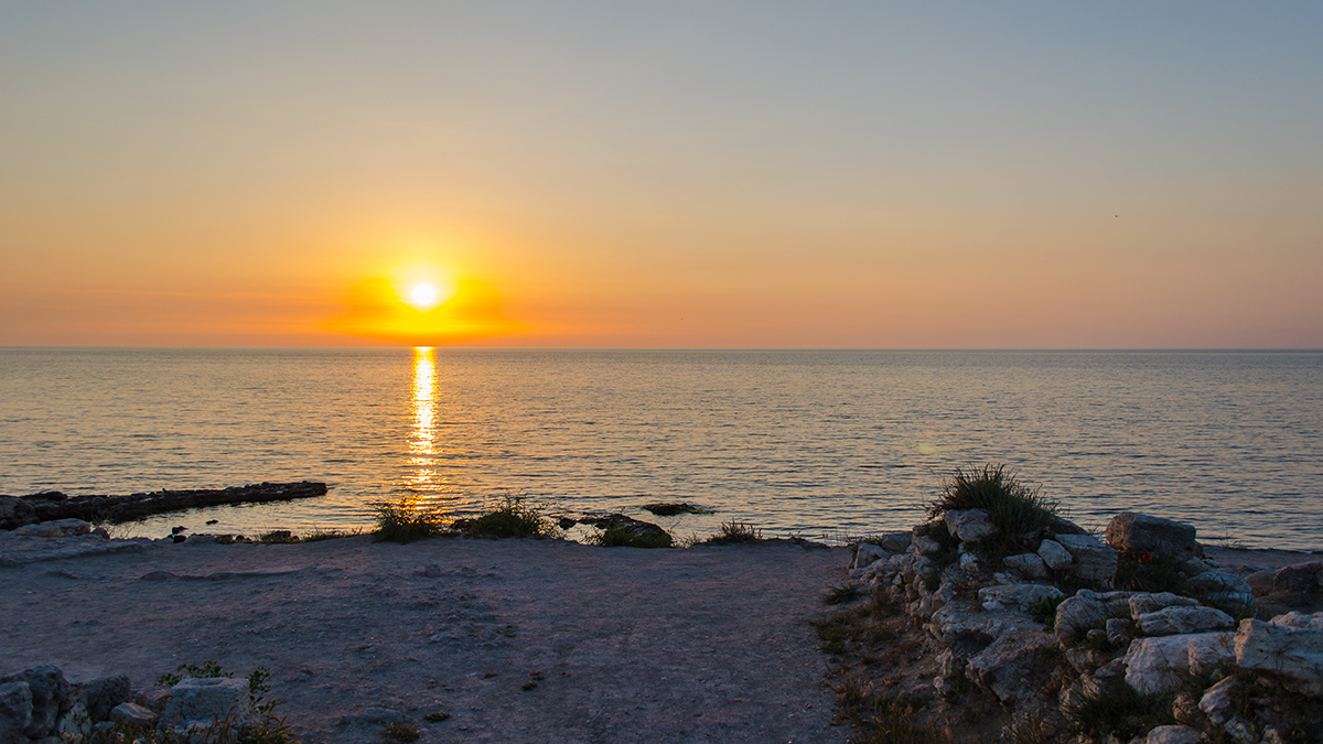 Оперативные меры по ликвидации загрязнения у побережья Севастополя Sunset,On,The,Beach.,Sunset,,Sevastopol,crimea