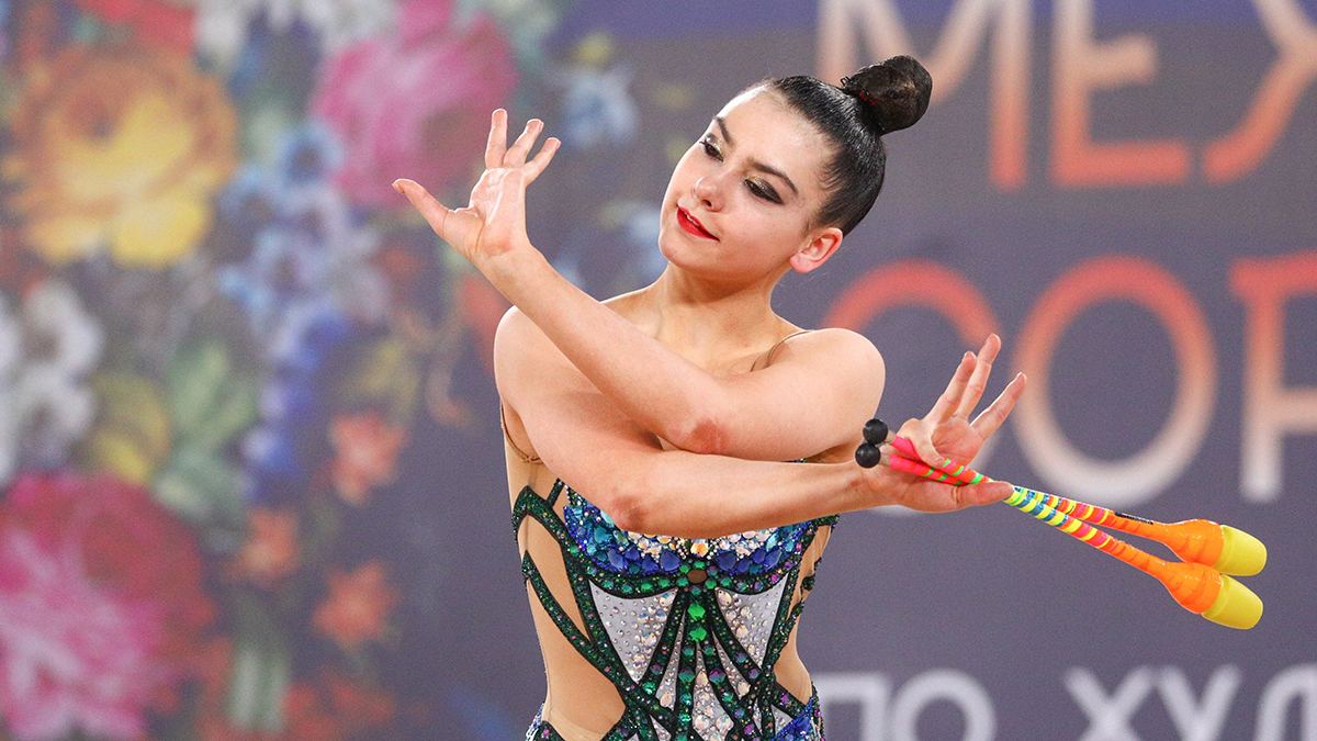 В больнице опровергли удаление здорового мениска у Крамаренко