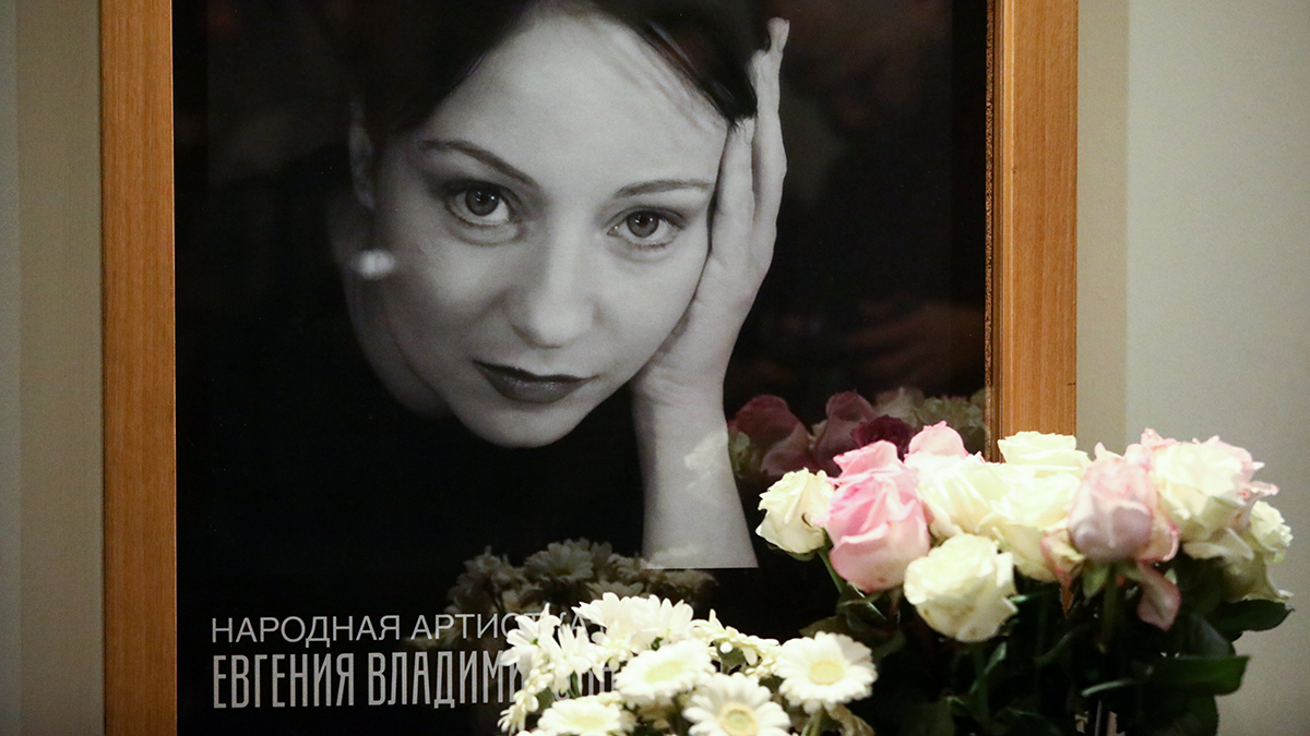 Прощание с актрисой Евгенией Добровольской в МХТ имени Чехова