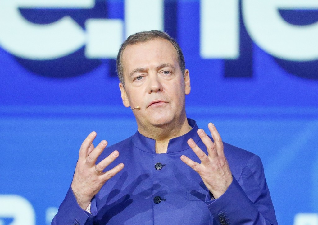 Медведев раскрыл путь спасения украинской власти 16402721-be9d-4abb-ac7e-34dc3aeabc29-67ff917b