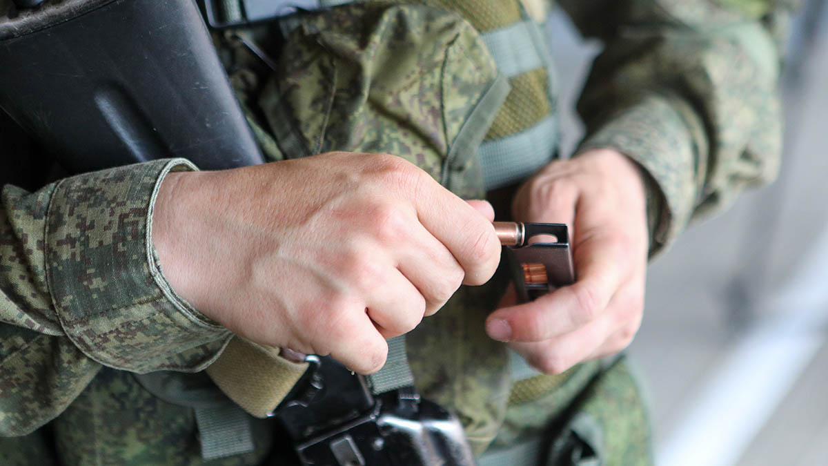 Занятия по армейской тактической стрельбе на территории огневого центра парка «Патриот»