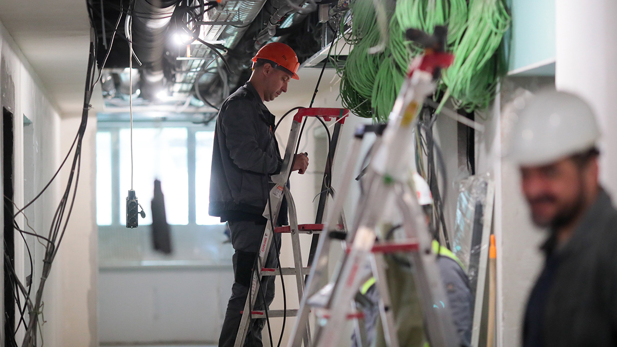 Здания автотранспортного предприятия в Выхине-Жулебине обрели новую жизнь Инспекция работ по ремонту ГКБ №13, проведенная с участием депутата Мосгордумы Людмилы Стебенковой