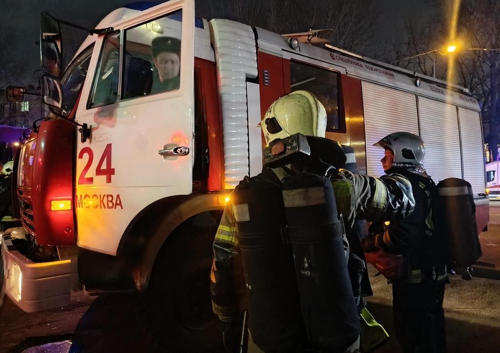 Оперативное спасение посетителей из горящего банного комплекса в Подмосковье 8ccd7cd2-601e-48c8-9655-ad24aaaace24-67fc00d7