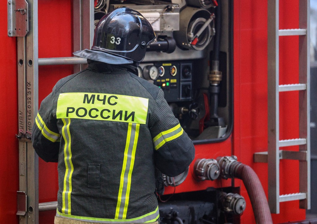 Крупный завод по производству кремния загорелся в российском регионе