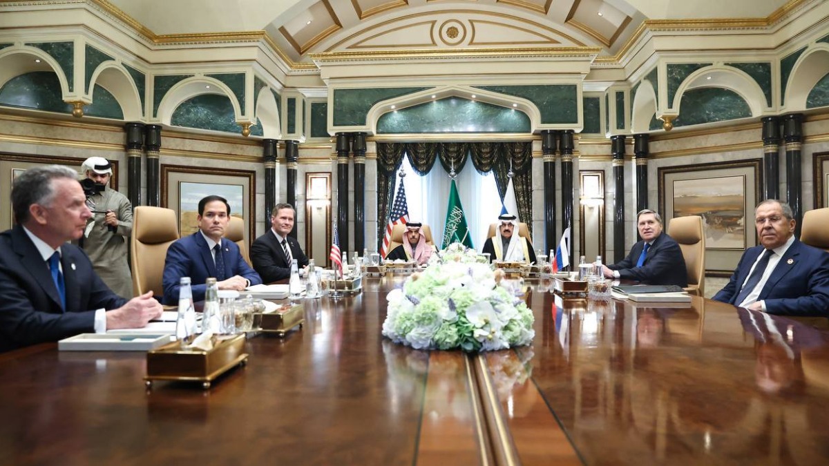 Символика синих галстуков на переговорах России и США глазами эксперта ee4fbe26-265c-418e-bf4f-9e6e5d3646d8-6807bce0