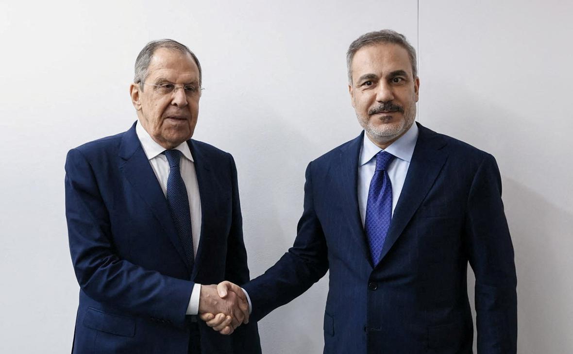 Лавров прибыл с визитом в Турцию lavrov pribyl s vizitom v turcziyu-dmvv-ru-174035025700-0