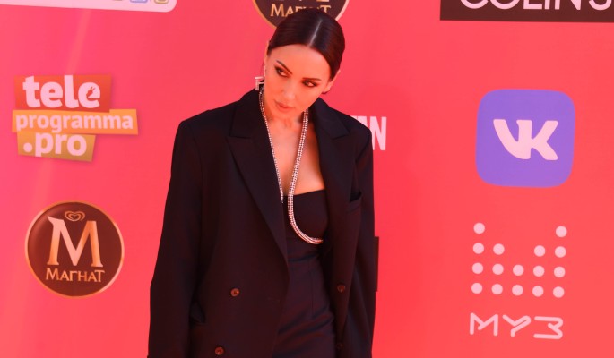 Какие отношения у Алсу с мужем