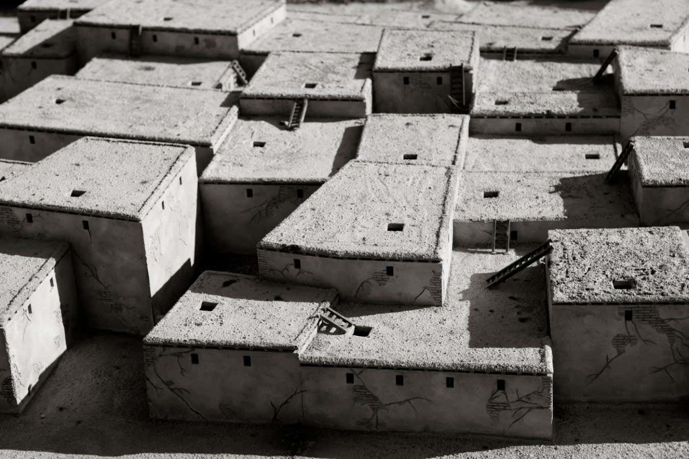 Люди начали строить жилища с прямыми углами значительно раньше ожидаемого-0