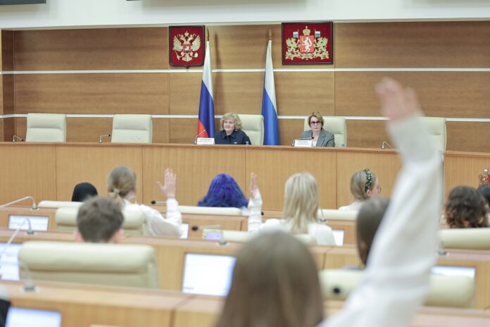 Людмила Бабушкина поздравила победителей VI Регионального конкурса «Момент истины» lyudmila babushkina pozdravila pobeditelej regionalnogo konkursa moment istiny-dmvv-ru-174061554600-0