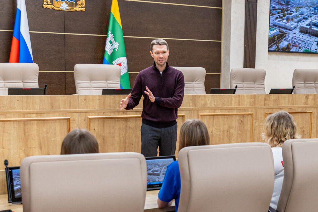 Волонтерский центр Алексея Вихарева меняет жизнь горожан к лучшему