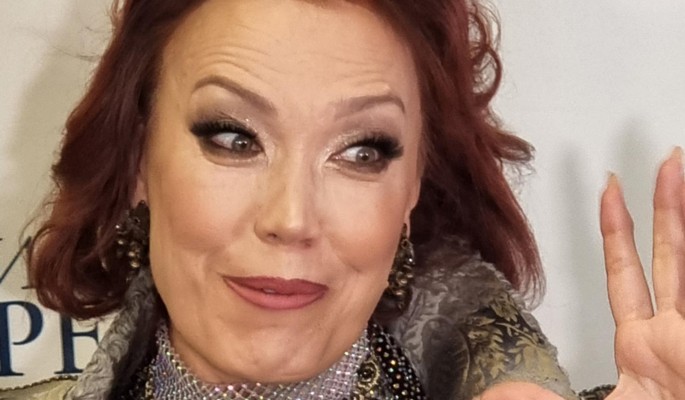 58letnyaya aziza podderzhivaet molodogo muzha sovetuet najti lyubovniczu dlya zdorovya-dmvv-ru-174121645200-0