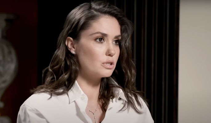 Проигравшая суд Агата Муцениеце отказалась общаться с сыном