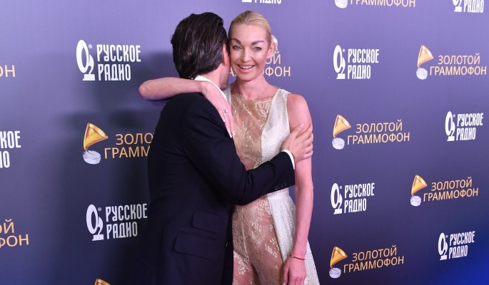 "Золотое кольцо": 48-летняя Волочкова опять как невеста