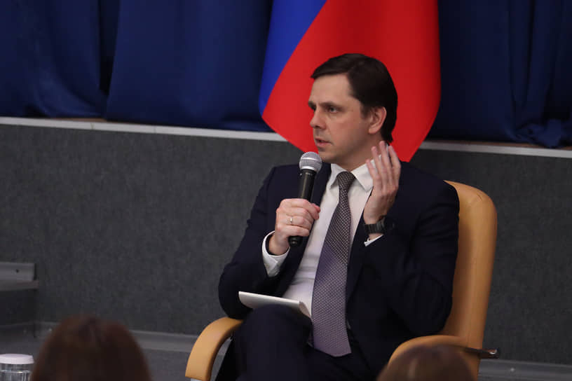 Андрей Клычков объявил о поддержке школьниц Орловской области выплатами в 100 тыс. рублей-0