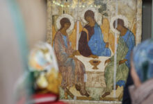 Чудеса мироточения в ЛНР и светлые знамения Казанской иконы Богородицы Божественная литургия в день Святой Троицы в храме Христа Спасителя