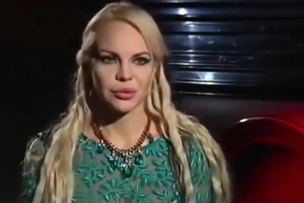 Джулия Ванг