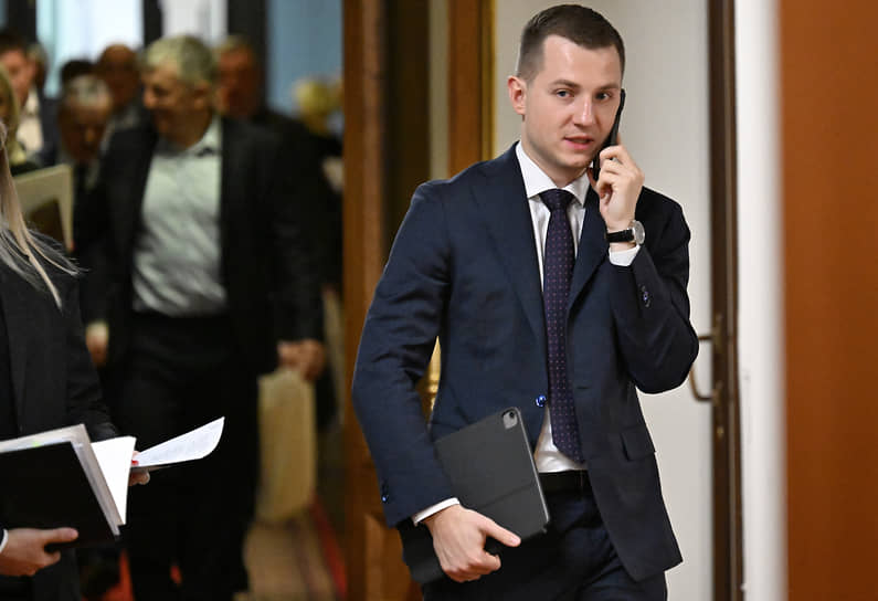 Госдума и Артем Метелев укрепляют патриотизм через флаг и гимн России-0