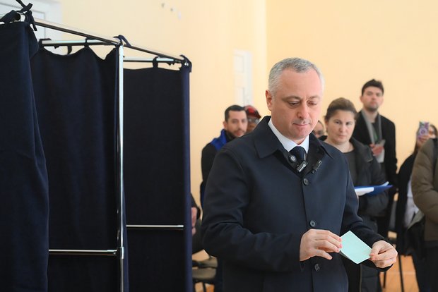 Гунба объявил о своей победе на выборах в Абхазии gunba obyavil o svoej pobede na vyborah v abhazii-dmvv-ru-174088396200-0