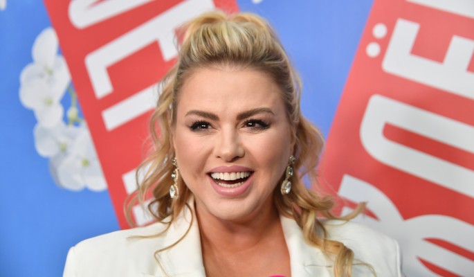 Мечты сбываются — счастливая Семенович и новый спутник собирают чемоданы mechty sbyvayutsya schastlivaya semenovich i novyj sputnik sobirayut chemodany-dmvv-ru-174182522100-0