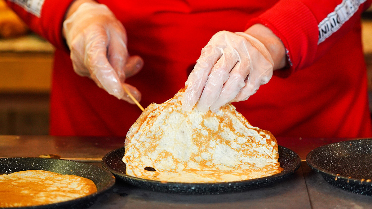 Московский ресторан удивил гурманов премиальными блинами Начало празднования Масленицы на Манежной площади в рамках проекта «Зима в Москве»