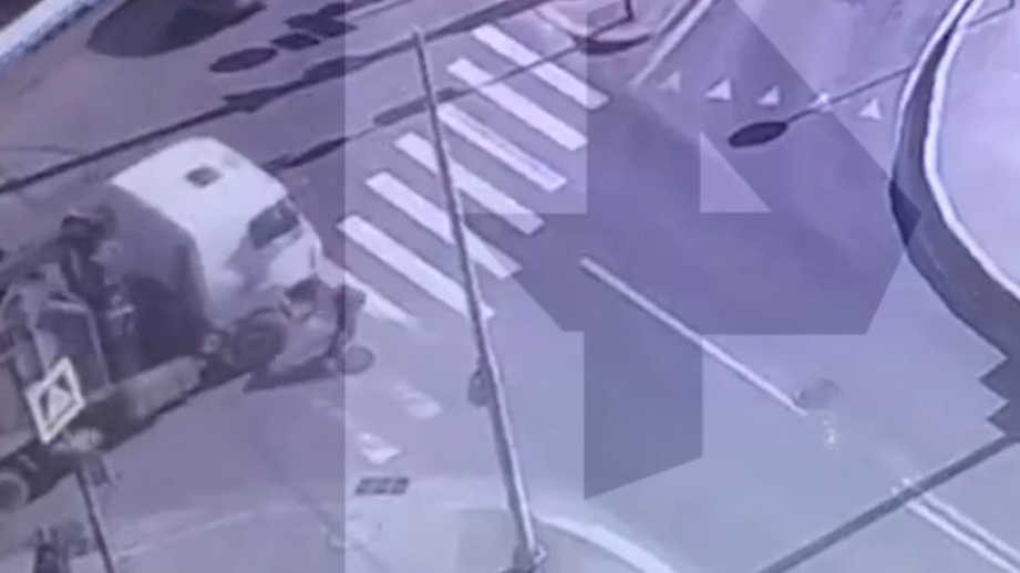 Кадры момента наезда грузовика на ребенка в Москве появились в Сети