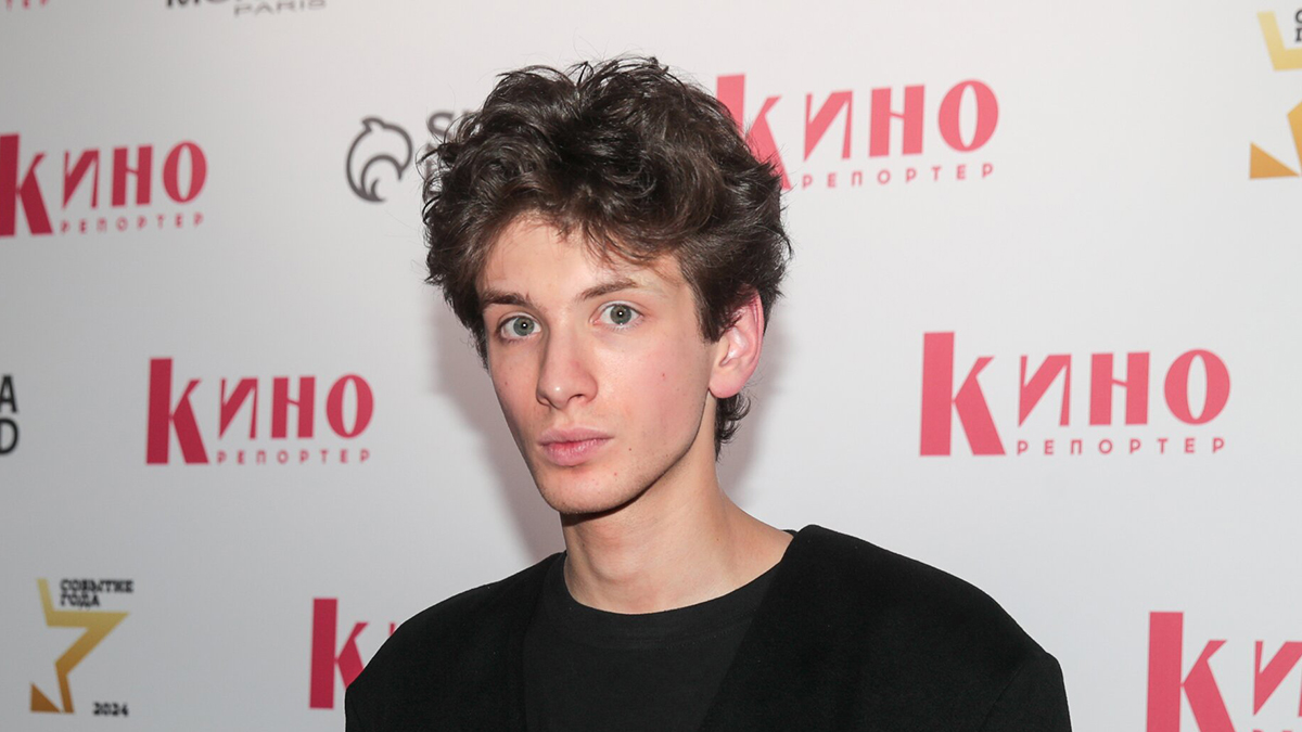 Рэпер A$AP Rocky и Марк Эйдельштейн устроили яркий момент на показе Miu Miu в Париже Ежегодная премия за достижения в области кино и телевидения «Событие года» в «Особняке на Волхонке»