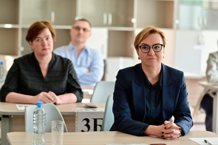 sdaem vmeste probnyj ekzamen  roditeli budushhih vypusknikov napisali probnyj ege-dmvv-ru-174177457500-0