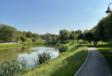 Сергей Собянин сообщил о рекордной посещаемости парков Москвы Покровский парк на юге Москвы после благоустройства