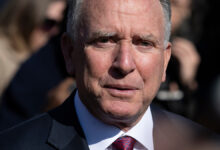 Стивен Уиткофф передал Дональду Трампу уникальный подарок Владимира Путина как символ диалога Washington,D.c.,,Usa,-,February,4,,2025:,Middle,East,Envoy