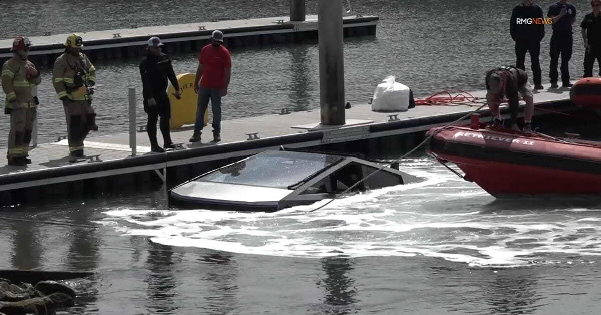 Tesla Cybertruck Столкнулся с Водными Испытаниями в Калифорнии stolknulsya s vodnymi ispytaniyami v kalifornii-dmvv-ru-174178747900-0