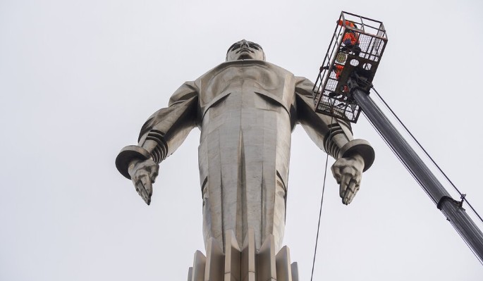 В Москве началась реставрация памятника Юрию Гагарину