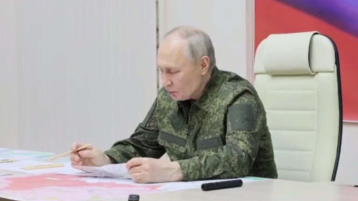 Владимир Путин в камуфляже под Курском Валерий Герасимов и Андрей Белоусов в фокусе событий vladimir putin v kamuflyazhe pod kurskom valerij gerasimov i andrej belousov v fokuse sobytij-dmvv-ru-174195375000-0