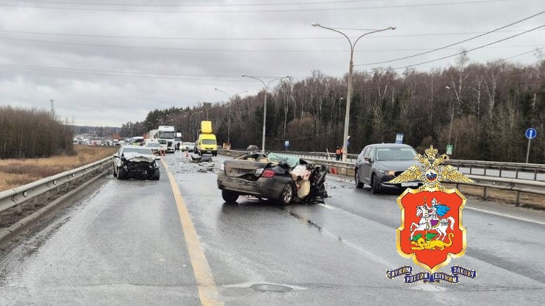 Водитель BMW стал участником серьезного ДТП на трассе М-4 «Дон» в Подмосковье voditel stal uchastnikom sereznogo dtp na trasse m4 don v podmoskove-dmvv-ru-174124863100-0