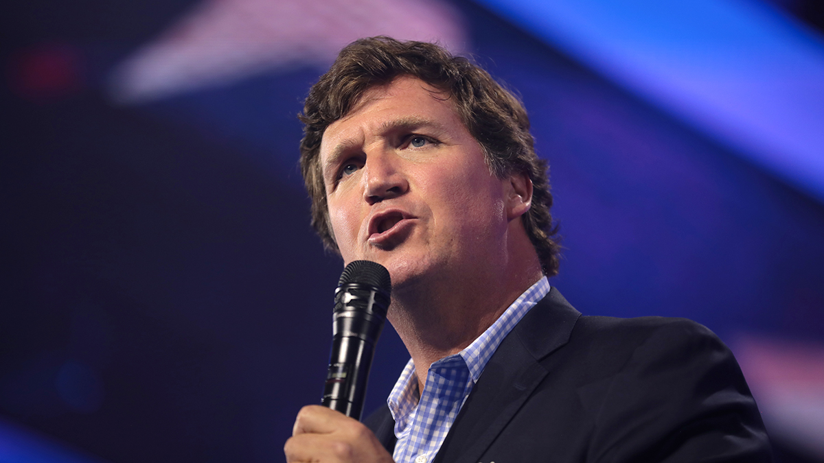 Карлсон назвал идиотами тех, кто считает РФ «бензоколонкой с ядерным оружием»