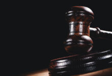 Александр Оглоблин сотрудничает со следствием по делу завода «Телта» и Министерства обороны Wooden,Court,Gavel,On,Black,Background.,Symbol,Of,Justice,,Judge