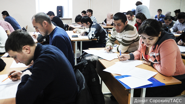 Медведев объяснил, почему сдавшие экзамен мигранты не говорят по-русски