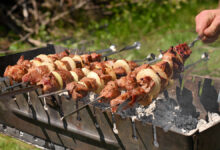 Елена Павлова и Рыбный союз России рассказывают о полезном шашлыке Marinated,Shish,Kebab,Cooked,On,The,Grill.,Pieces,Of,Meat