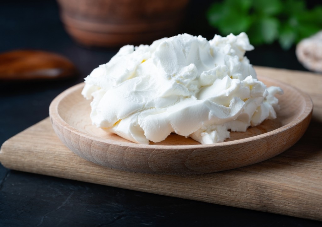 У творога истекает срок годности: как его спасти и что из него приготовить