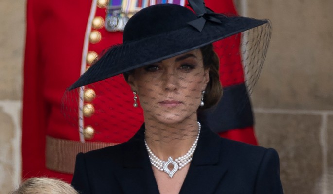 В Сети сравнивают образы Кейт Миддлтон и Меган Маркл на похоронах Елизаветы II