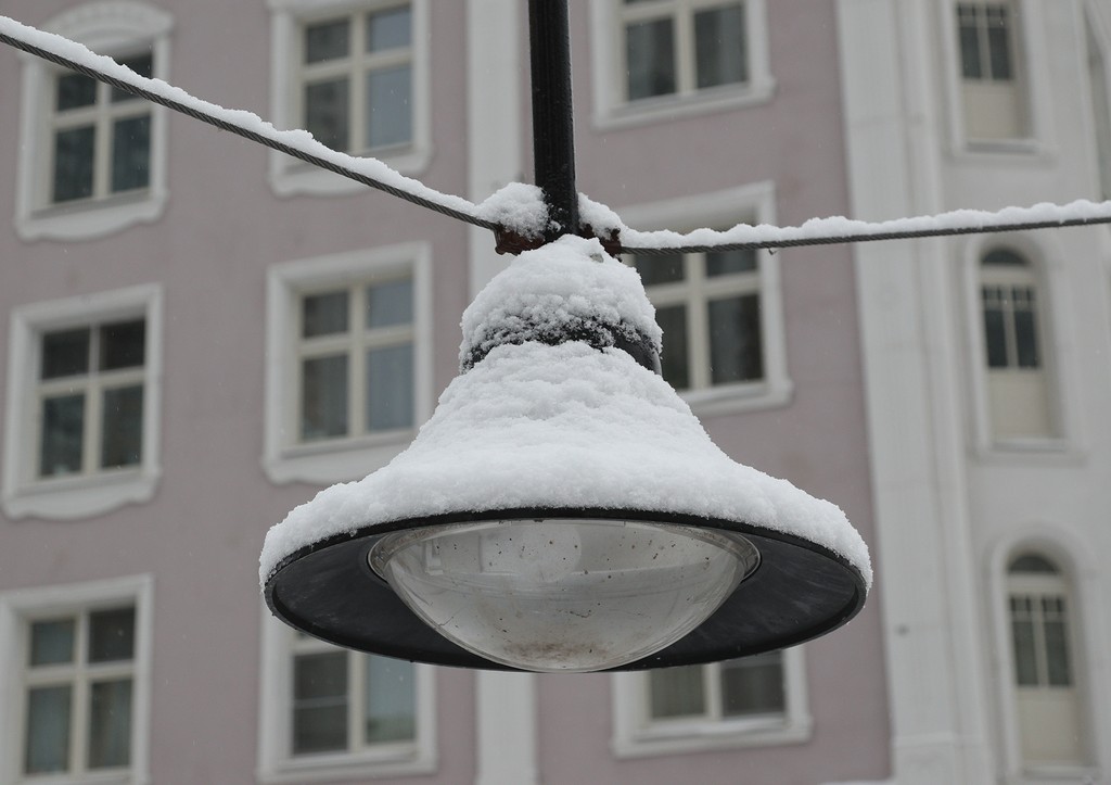 Мощный ветер оставил жителей Алтая без электричества